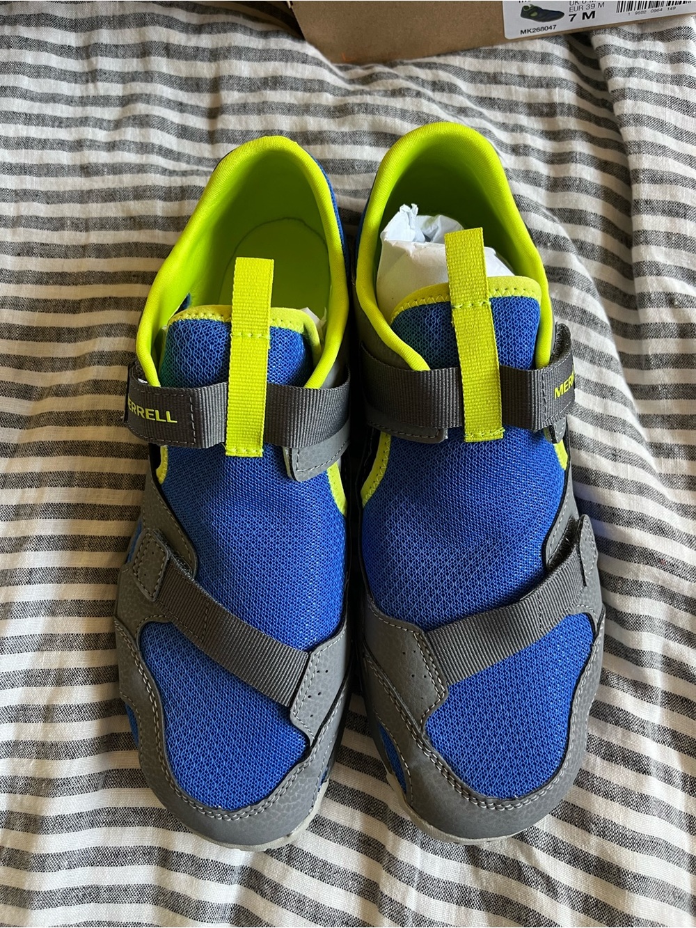 Merrell Kids' water shoes size 2 NWT
